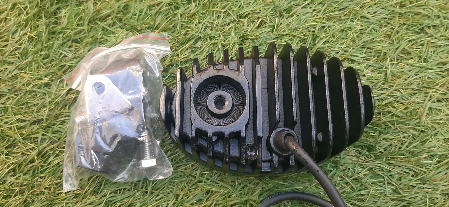 Handrail/Roof/Mudguard Lamp, Oval, Side Mount