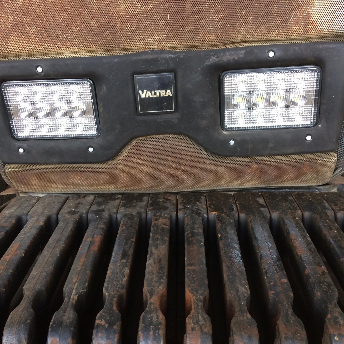 Valtra 00 & 50 Series LED Headlight Pair - Off Road