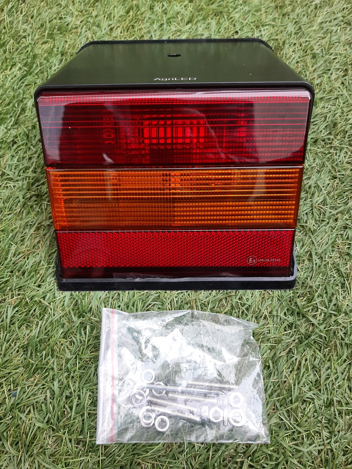 NH 40 Series, 5640, 6640, 7740, 7840, 8240, 8340 LED Tail lights